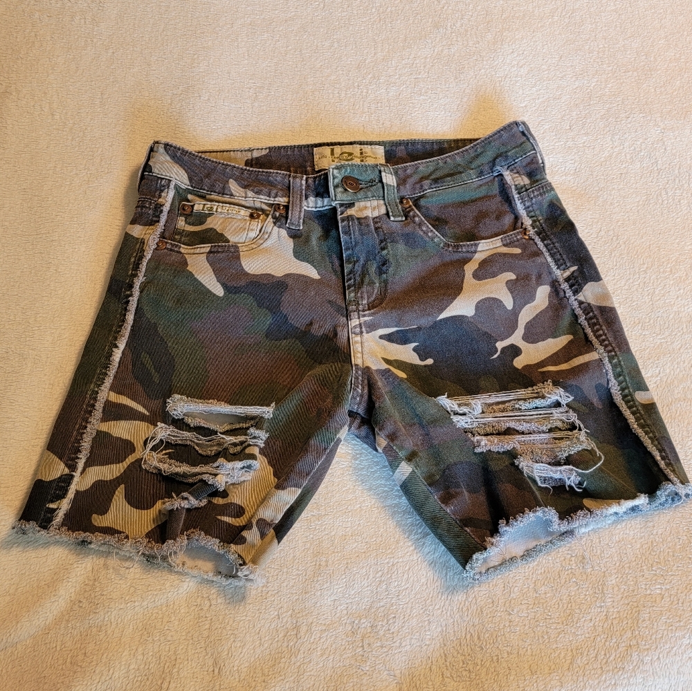 Camo cut off shorts size 3